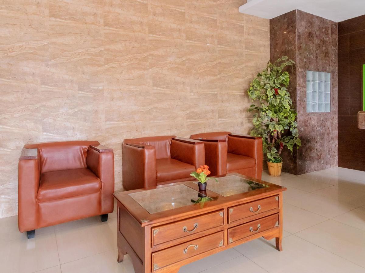Oyo 741 Hotel Labuhan Raya Medan Kültér fotó