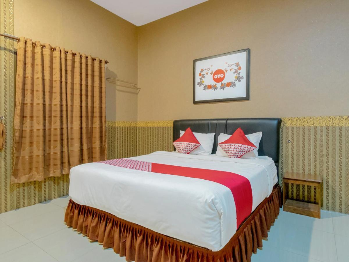Oyo 741 Hotel Labuhan Raya Medan Kültér fotó